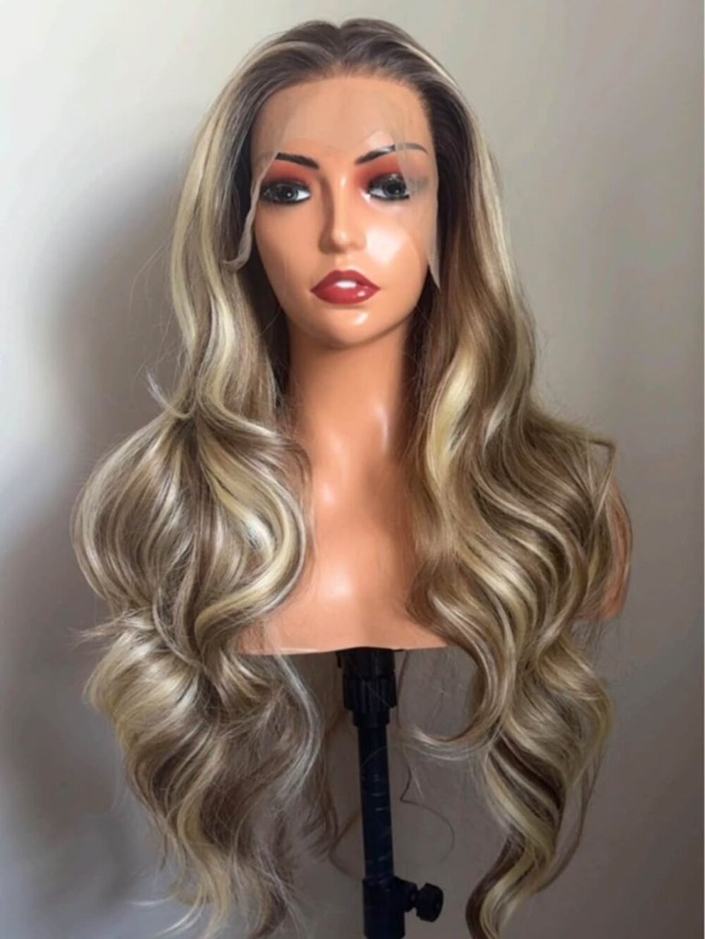 Cotton Blaze – 28" Cool Platinum Blonde Lace Front Wig